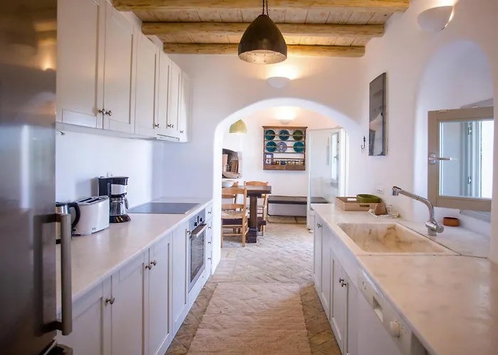 فيلة Baroness In *